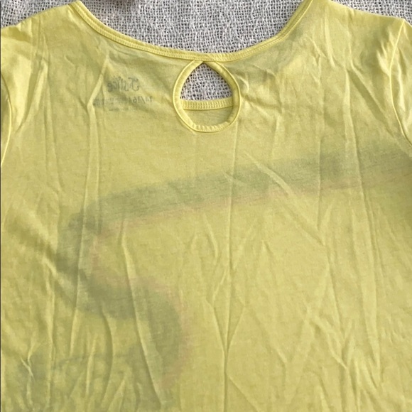 keyhole back graphic tee - Picture 7 of 7